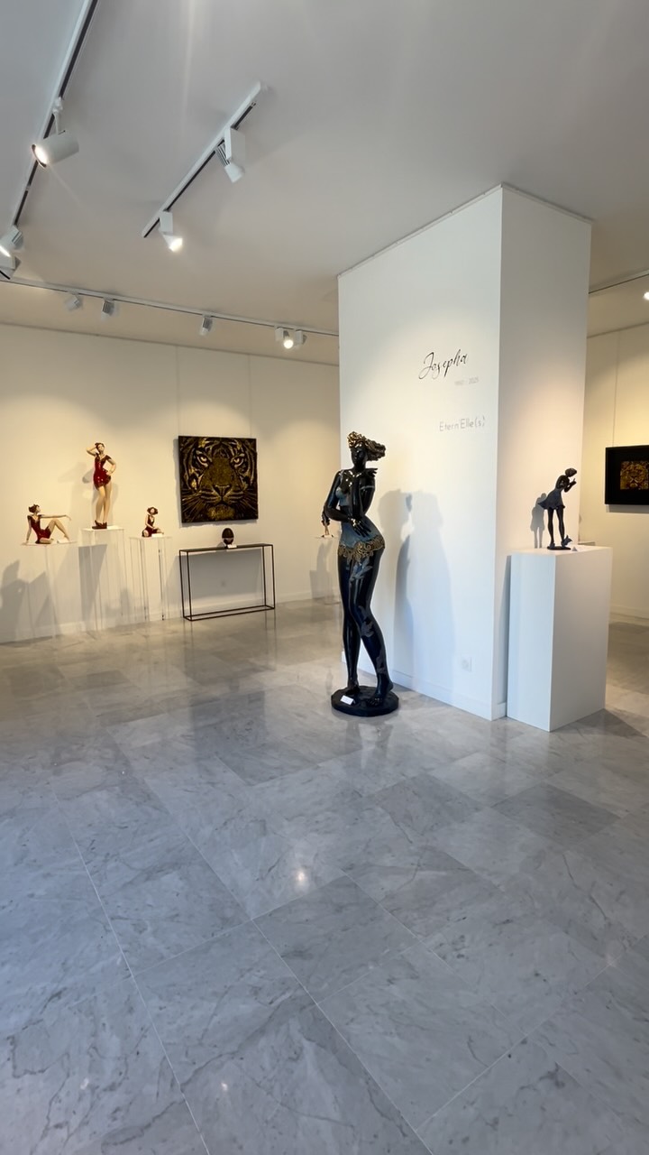 ✨ Et l’exposition est de nouveau en place ✨

Nous sommes heureux de vous retrouver pour vous faire découvrir la vie et l’œuvre de Josepha et de YannC

Au plaisir de vous recevoir
